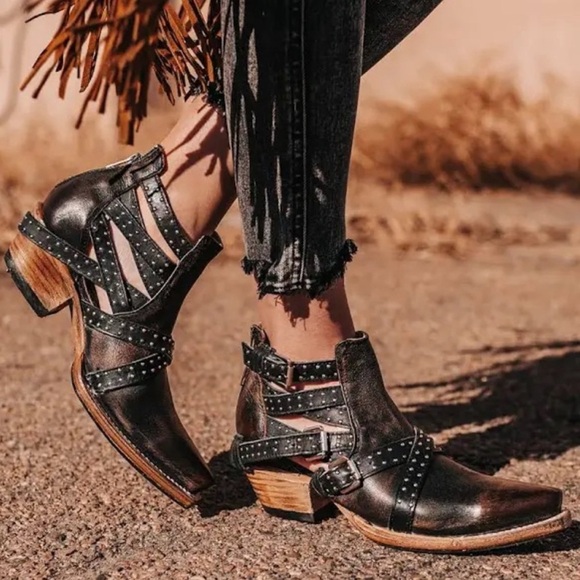 FREEBIRD Wasp NWOB Brown & Black Studded Leather Snip Toe Western Boots Size 7